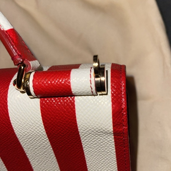 Dolce n Gabbana WOC pristine condition comes with chain strap 23” wallet 7x4 1/2 - Picture 8 of 11